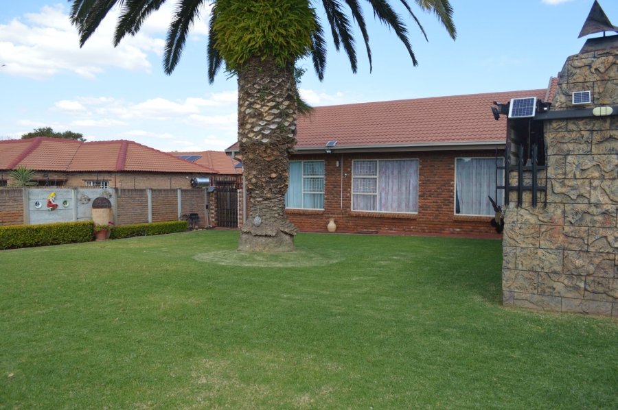 6 Bedroom Property for Sale in Doringkruin North West